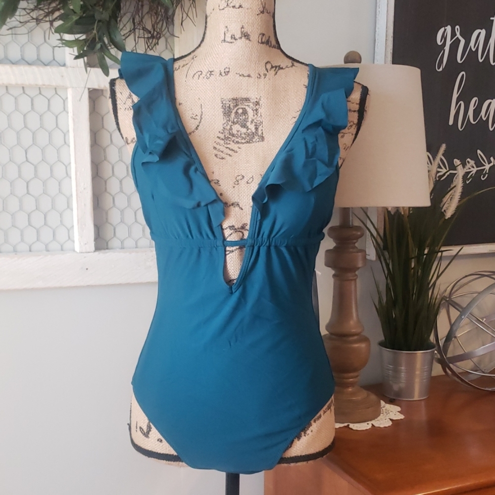 NWT Cupshe green one-piece swimsuit size medium